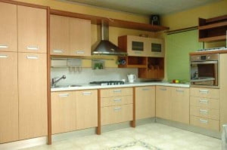 Tik Kaplama Ahşap Mutfak Dolabı